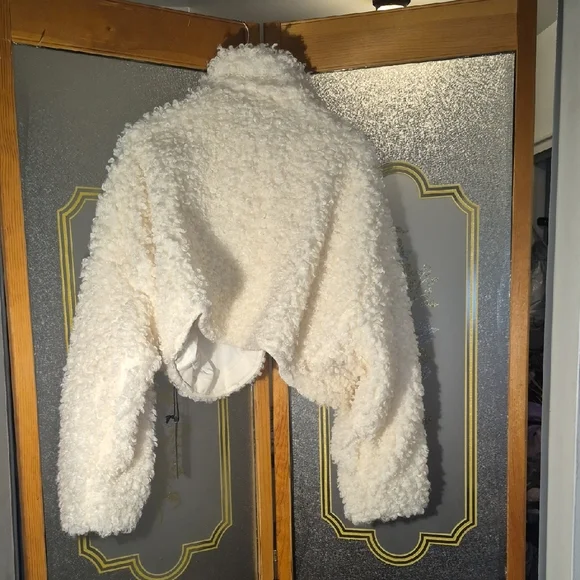 Women's Cream Fleece Jacket - Picture 2 of 5